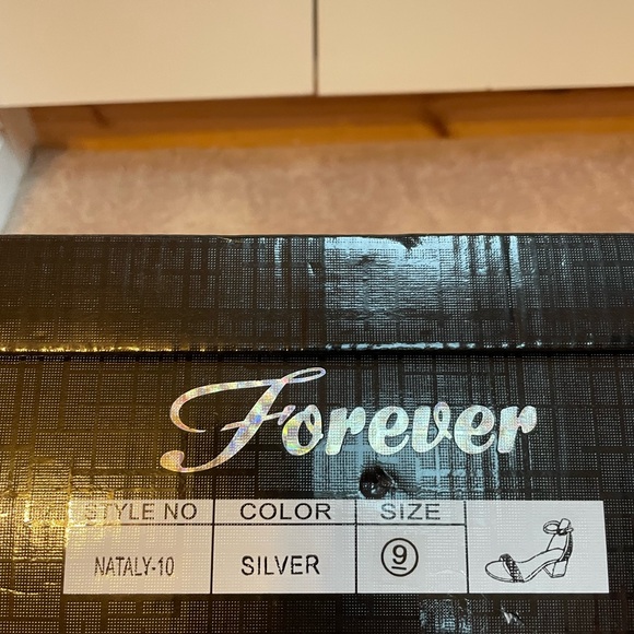 Silver shoes - Picture 2 of 3